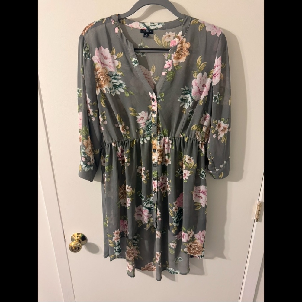 Torrid Green tunic with 3/4 Bishop Sleeves and V-Neck